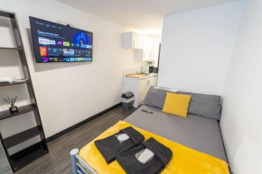 Ground floor studio close to the city!
